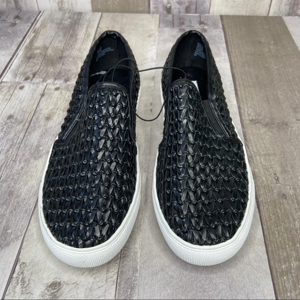 NWOT Steve Madden Black Woven Endy Slip On